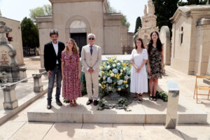 Ofrenda floral en la sepultura de Joaquín Sorolla por el centenario de su muerte